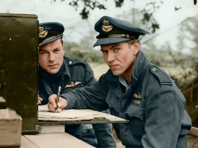 二战英国空军军服图片