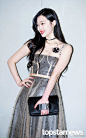 雪莉real、金秀贤，大美女大帅哥组合，对这部电影很期待啊。 ​​​​