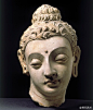 犍陀罗( Gandhara)地区是指今巴基斯坦北部和阿富汗东北部地区，由于亚历山大东征到了这一地区，并建造了很多“亚历山大城”，酷爱艺术的希腊人将他们的审美和艺术风格影响到了佛教艺术。这些残破的佛头给人留下的唯一印象，只一字：“善”。