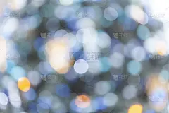 简单的亮冷蓝光散景效果模糊的背景纹理，背景，全框架，创意壁纸，没有明亮的灯光发光，圣诞节装饰冬季假期