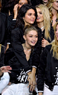 只是因为在人群中多看了你一眼，Gigi hadid #维多利亚的秘密秀# |秦皇岛·海...