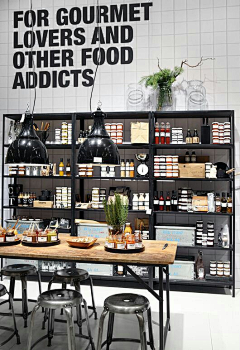 四方田春海采集到Visual Merchandising Design