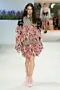 Giambattista Valli Fall 2018 Couture Fashion Show : The complete Giambattista Valli Fall 2018 Couture fashion show now on Vogue Runway.