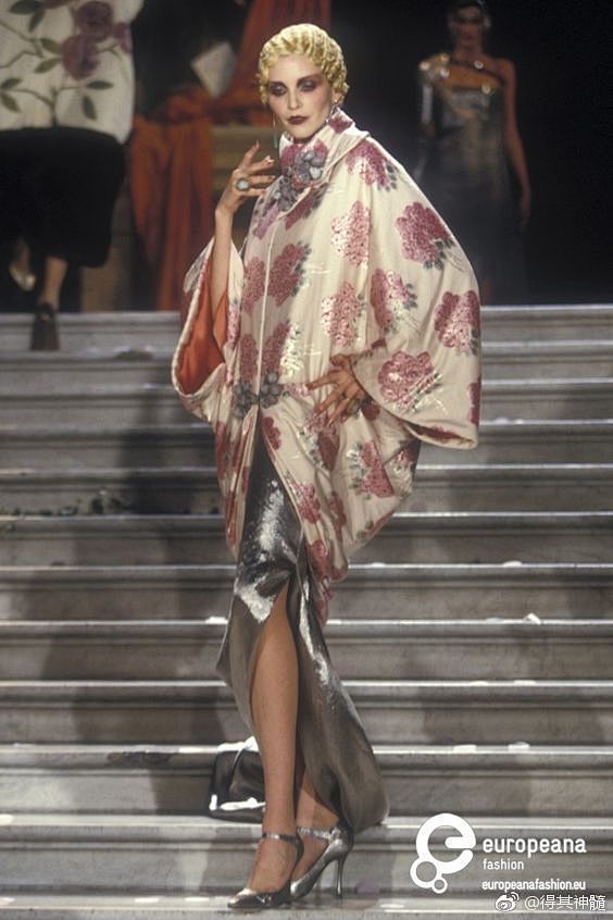 服饰设计
Christian Dior ...