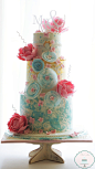 浪漫色彩的春季婚礼蛋糕~：+来自：婚礼时光——关注婚礼的一切，分享最美好的时光。#裱花婚礼蛋糕# #水彩婚礼蛋糕#