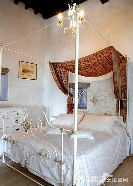 最新简单欧式装修风格小卧室设计