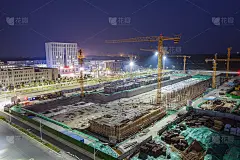 建筑工地在晚上
