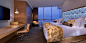 奢华酒店 豪华俱乐部双床房（Deluxe Club Twin Room）入住该房型的客人可享受酒店俱乐部行政酒廊（Club Executive Lounge）的设施及特别服务。此外，该客房基础设施与豪华双床房（Deluxe Twin room）相同，其景观与细致化的空间设计让人倍感舒适。
