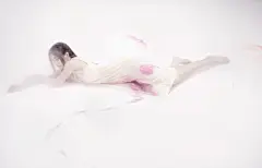 鞠婧祎白色背景唯美高清4K美女壁纸3840x2400