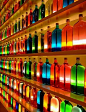 各种彩色的瓶子，拼在一起的视觉享受~~