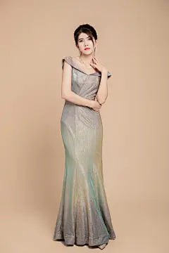 全身照站立银色晚礼服名媛女性人物摄影图