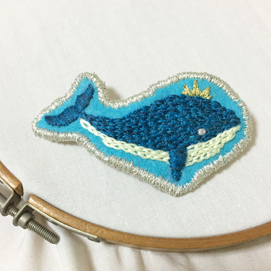 【刺繍ブローチ】クジラの王様