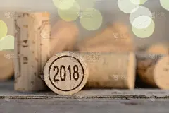 特写2018年葡萄酒软木塞与copyspace