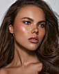 #photo by me @natascha.lindemann #makeup by @melissa.righi and @elenamarie.mua #model @kim.decker #assistant @alyona.blag 

Tags: beauty photography, beauty photographer, beautyshoot, natural makeup, model, brown hair, closeup, beauty portrait, freckles