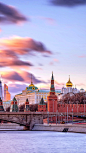 莫斯科历史悠久，文化底蕴深厚，众多的建筑让人目不暇接。除了名胜古迹，还有许多名流富豪移居。在这里你能体会到俄罗斯揉和古今欧亚各种元素的独特风貌。——莫斯科#俄罗斯