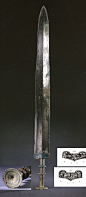 越王勾践剑太出名，其实这把越王者旨於睗剑也是极品。此剑保存情况极佳，剑身呈金黄色，基本无锈蚀。更为难得的漆剑鞘完整如新，而且剑柄缠缑保存完好。1995年马承源先生在香港市肆发现此剑，杭州钢铁集团公司出资购得并捐赠给浙江省博物馆。