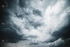 戏剧性的cloudscape纹理。雨前乌云密布。阴雨绵绵的坏天气。风暴警告。自然灰色的积雨云背景。暴