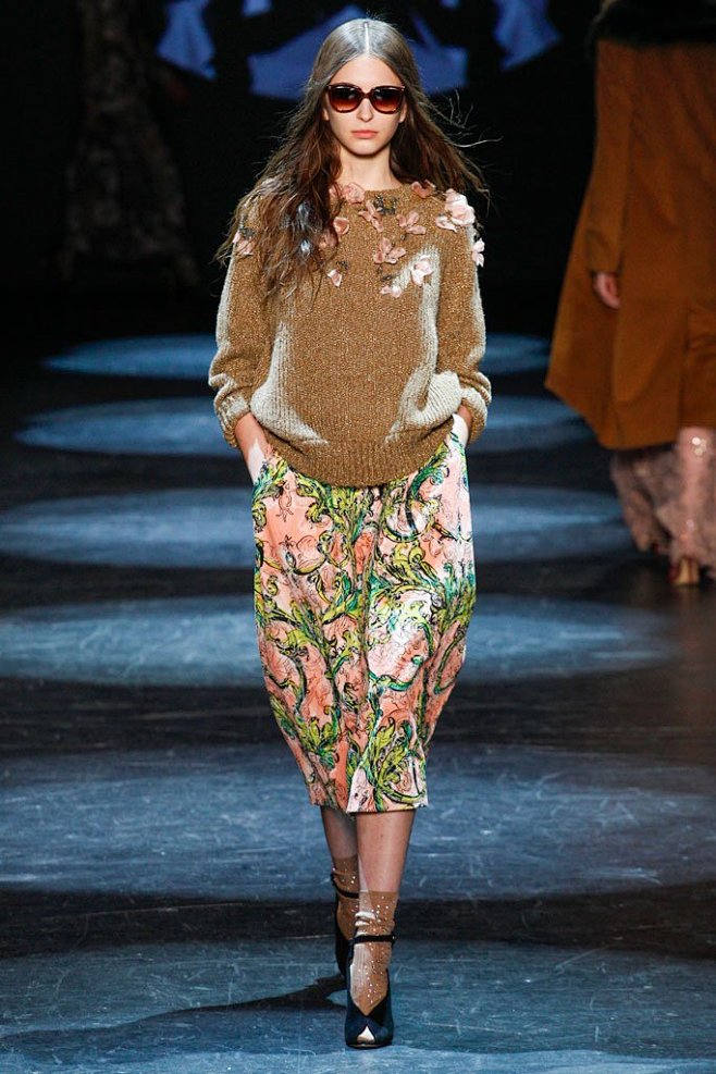 Monique Lhuillier 20...