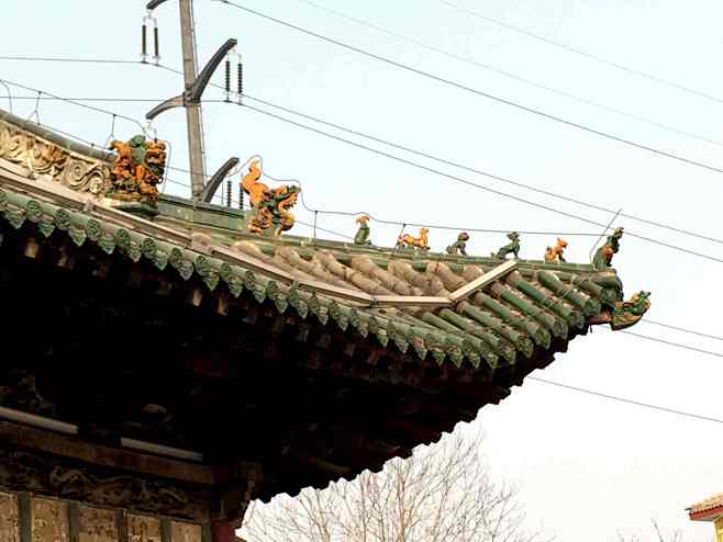 拍摄于河南洛阳山陕会馆
最前面四条戗脊上...