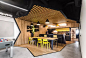 Droids On Roids的新办公室，整个空间都诠释了公司的Logo文化