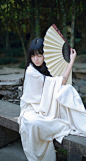「汉服.古韵.美人」一折青山一扇屏，一湾碧水一条琴。