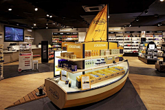 另一个我001采集到化妆品柜