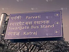 路牌道路上指示地点方向的指示牌