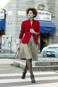 【图】优雅四十年代！2013秋冬流行趋势(7)：从二战风格套装到华美New Look，40年代的时装魅力永不落幕！_第18页_40年代风格_海报时尚网