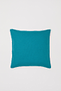 Housse de coussin en coton - Turquoise - Home All | H&M FR : CONSCIOUS. Housse de coussin en toile de coton bio. Fermeture à glissière dissimulée.