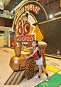 2015年青衣城「大富翁80周年香港版」巨型大富翁棋盘装置商业美陈_商场美陈设计制作_美陈资讯_商场圣诞装饰用品_节日气氛布置-广州美陈通宝官方网站