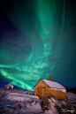 Long exposure arctic light photography by Ole Salomonsen