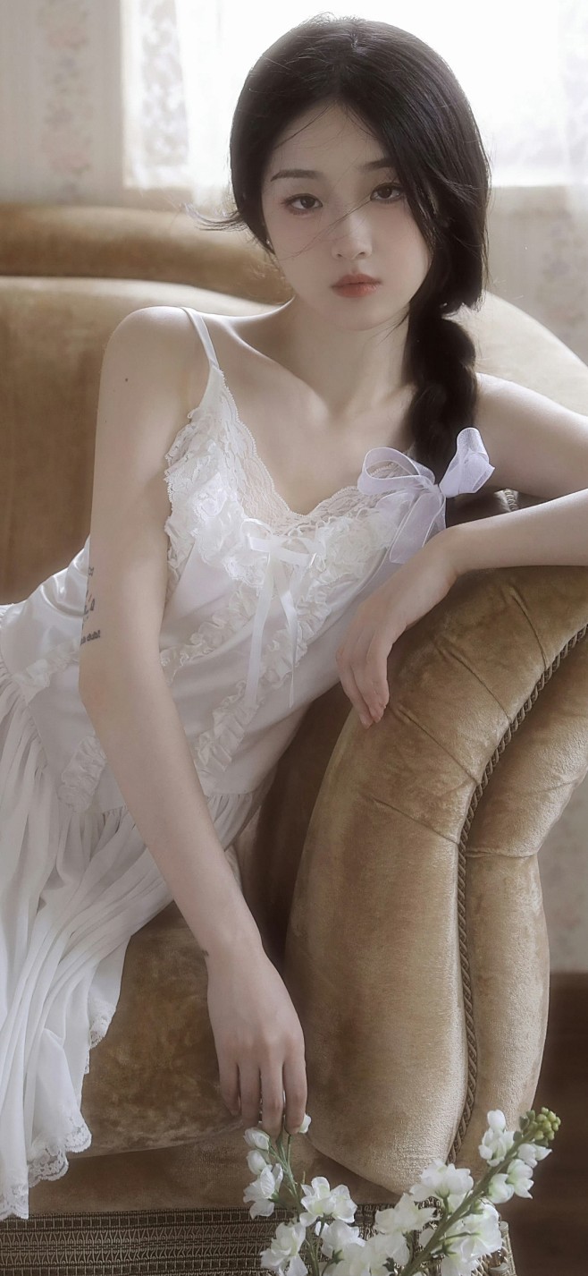 清冷白月光
采集@别致的七
cr：寄光予...