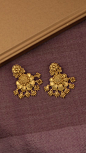 Handcrafted floral motifs come to life with the statement earrings.