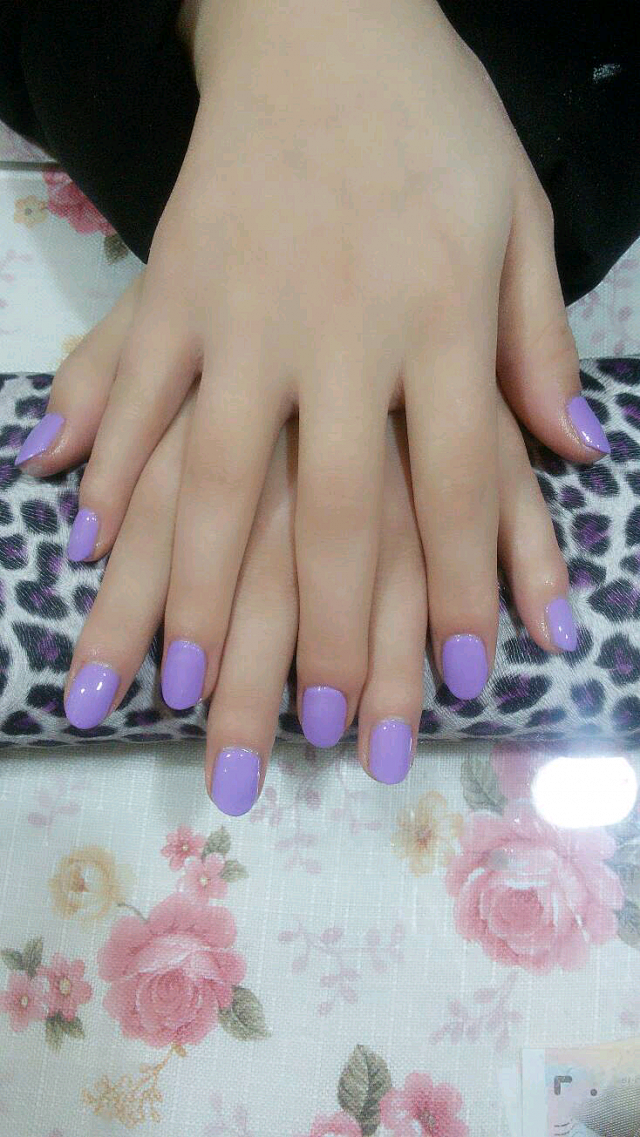 紫色美甲图片