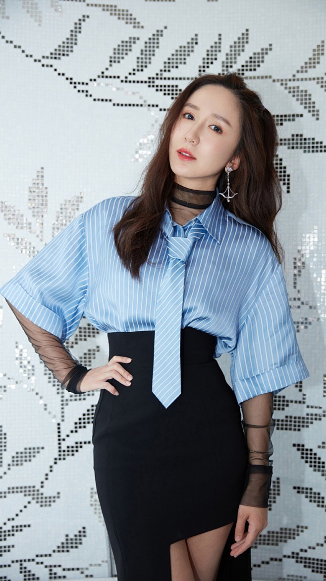 威天信下从迈克尔·雷转采于2021-04-17 20:46:08娄艺潇娄艺潇威天信