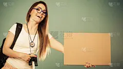 搭顺风车的女人，你的短信是空白的。