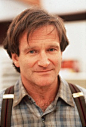 第七十届（1998）
罗宾·威廉姆斯 Robin Williams
性别: 男
星座: 巨蟹座
出生日期: 1951-07-21
出生地: 美国,伊利诺伊州,芝加哥
职业: 演员 / 编剧 / 导演 / 配音
更多外文名: Robin McLaurim Williams(本名) / Captain(昵称)
更多中文名: 罗宾·麦洛林·威廉斯(本名) / 罗宾·威廉斯
家庭成员: 瓦莱西娅·维拉蒂(前妻) / Marsha Garces Williams(妻)
1998年 奥斯卡(美国电影学院奖) 最佳男配
