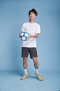 体育生体育运动男生足球健身人物摄影图