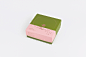 好利来Holiland玫瑰绿豆糕礼盒 : 玫瑰绿豆糕整体包装设计。Would Design负责艺术指导、包装设计工作。