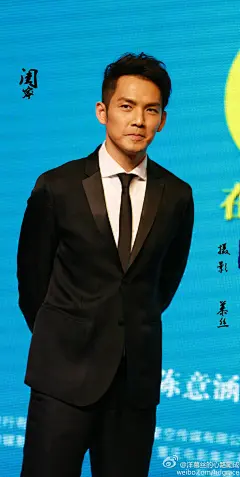 今天在办公室顶风做浪（狼）偷偷修的 边修边望风 硌死我了