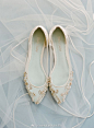 #Grattis观奇思婚礼素材分享# 
要穿上最漂亮的婚鞋走过长长的T台
要穿上最漂亮的婚鞋走到你面前 对你说 我愿意 ​​​​