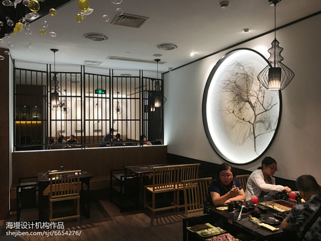 工装特色餐厅就餐区效果图