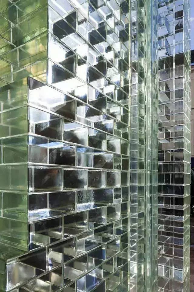 这帮建筑师用10000块玻璃砖把香奈儿旗...