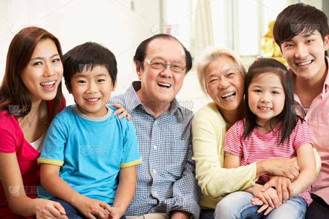 中国,多代家庭,家庭,住宅内部,注视镜头,舒服,中国人,祖父母,孙辈,肖像