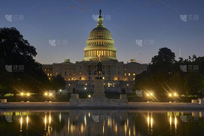 美国首都华盛顿日出的美国国会大厦
