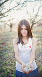 清纯美女校花唯美生活照 少女的梨花情怀_精图网