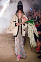 Gucci Resort 2019 Fashion Show : The complete Gucci Resort 2019 fashion show now on Vogue Runway.
