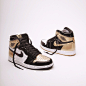 即将开始的 Complex Con 潮流展  <br/>Jordan Brand 准备了一双黑白金配色的 Air Jordan 1 "Top 3" ，独占发售！<br/>（1080 x 1080）<br/> unionlosangeles / therealsneakergods ​​​​