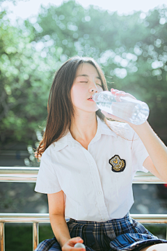 浪费着我寒冷的年华采集到美女 色子当空
