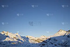 法国比利牛斯的奥索山谷里的比利牛斯雪山。